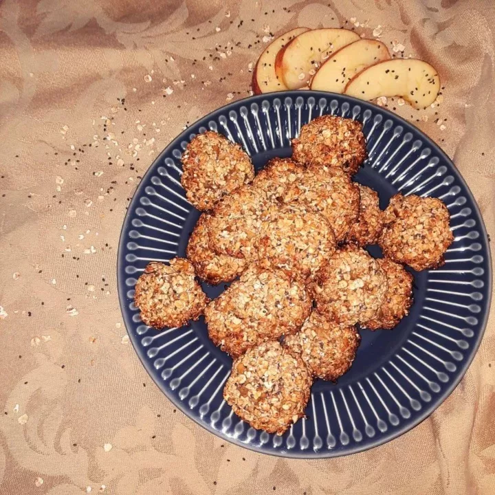 Biscoitos de Aveia e Maça Assada