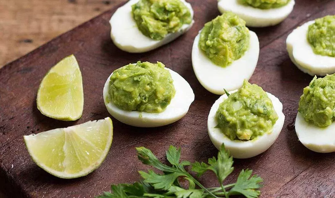 Receita de ovos com guacamole